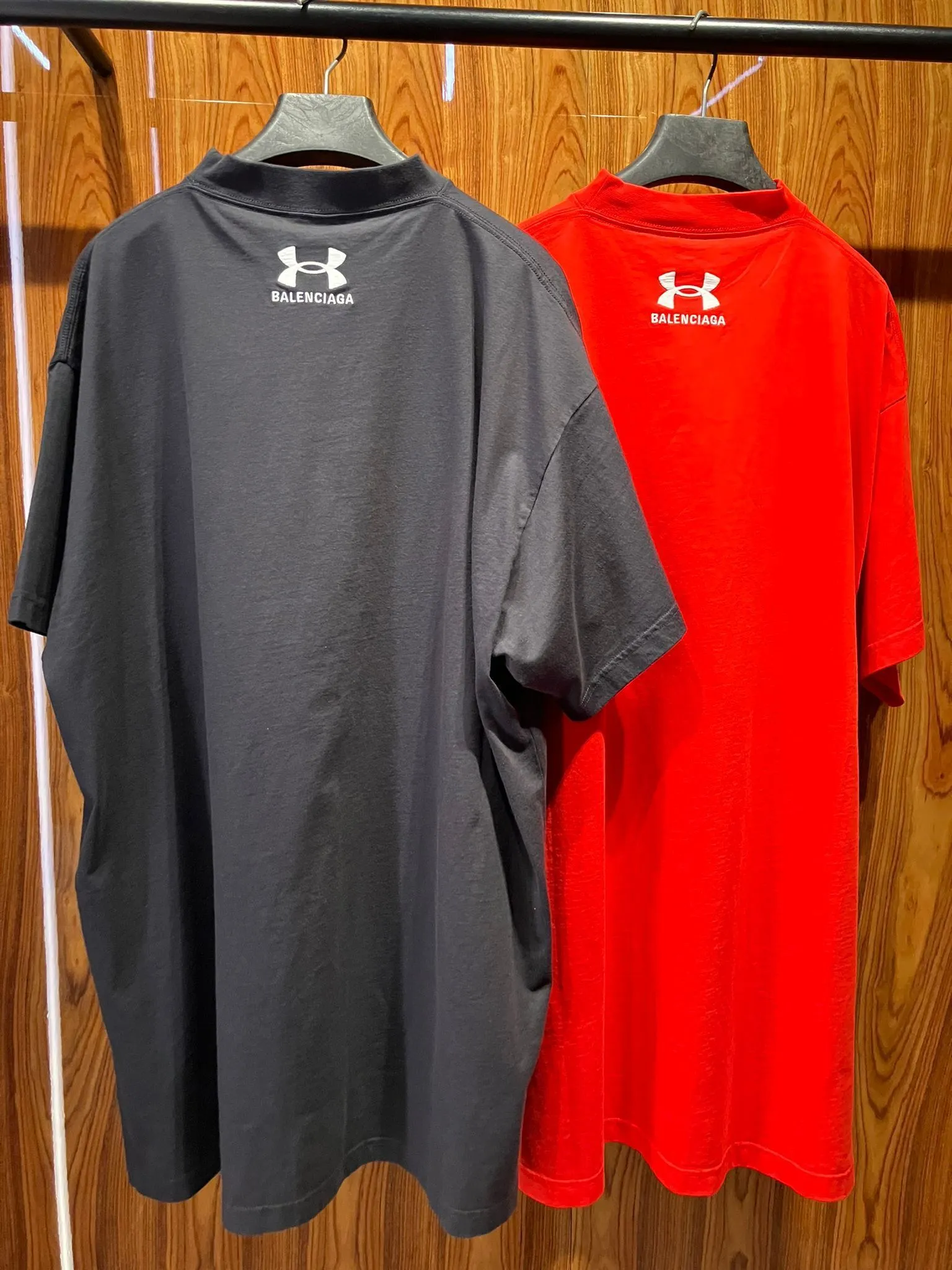 BALENCIAGA  |Under Armour® T-shirt Oversized Fit in Red/white