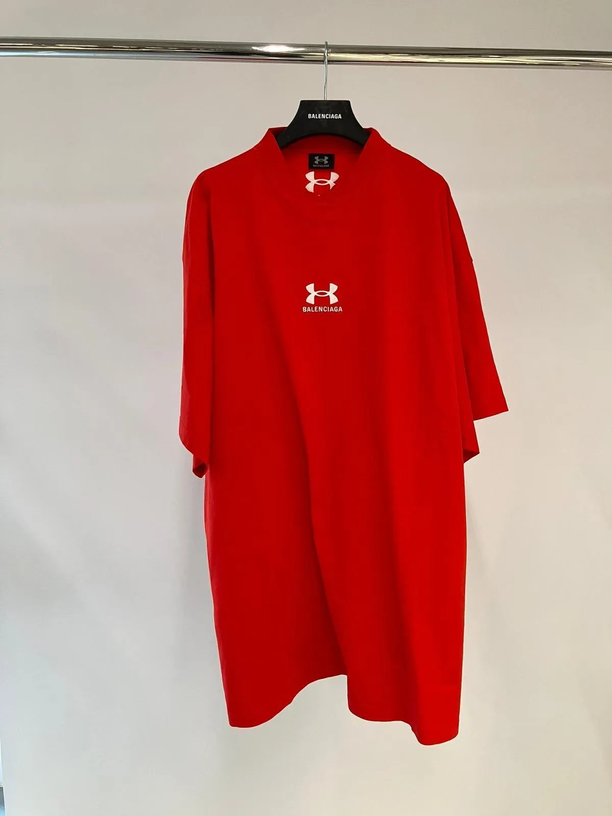 BALENCIAGA  |Under Armour® T-shirt Oversized Fit in Red/white