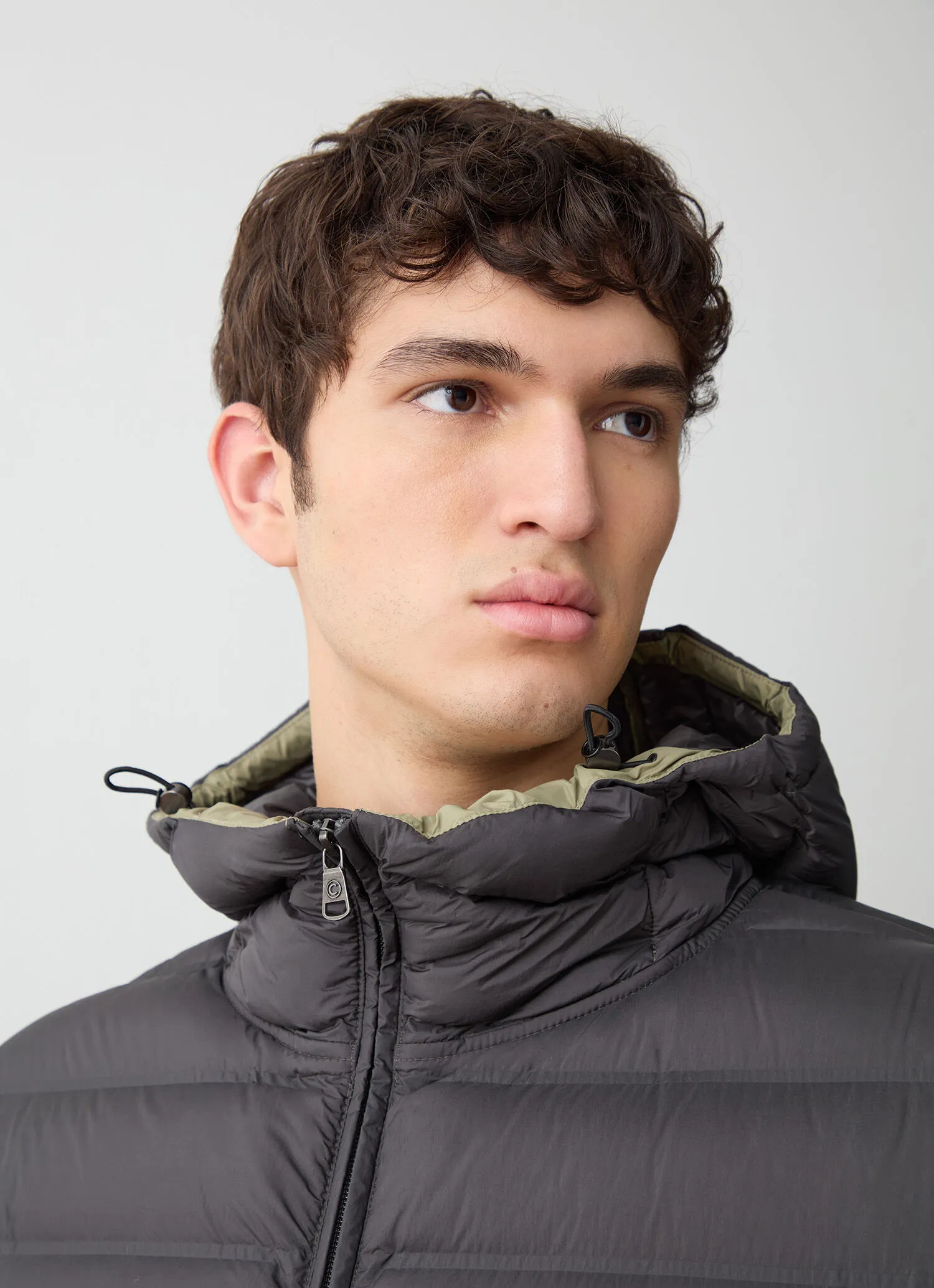 Down jacket with seamless quilting-