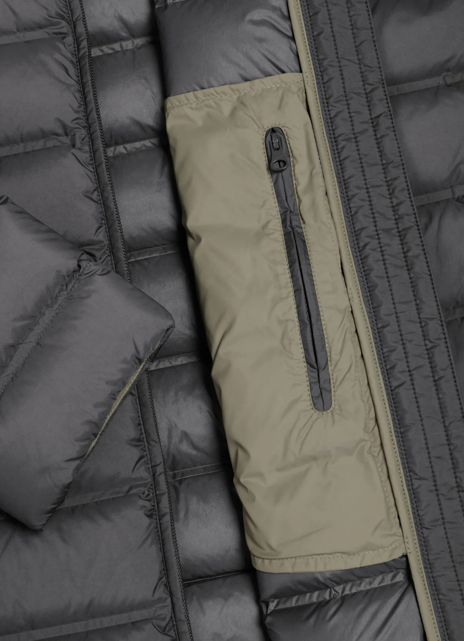 Down jacket with seamless quilting-