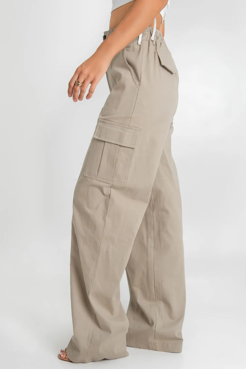 Pantalón cargo de fit wide leg con raya