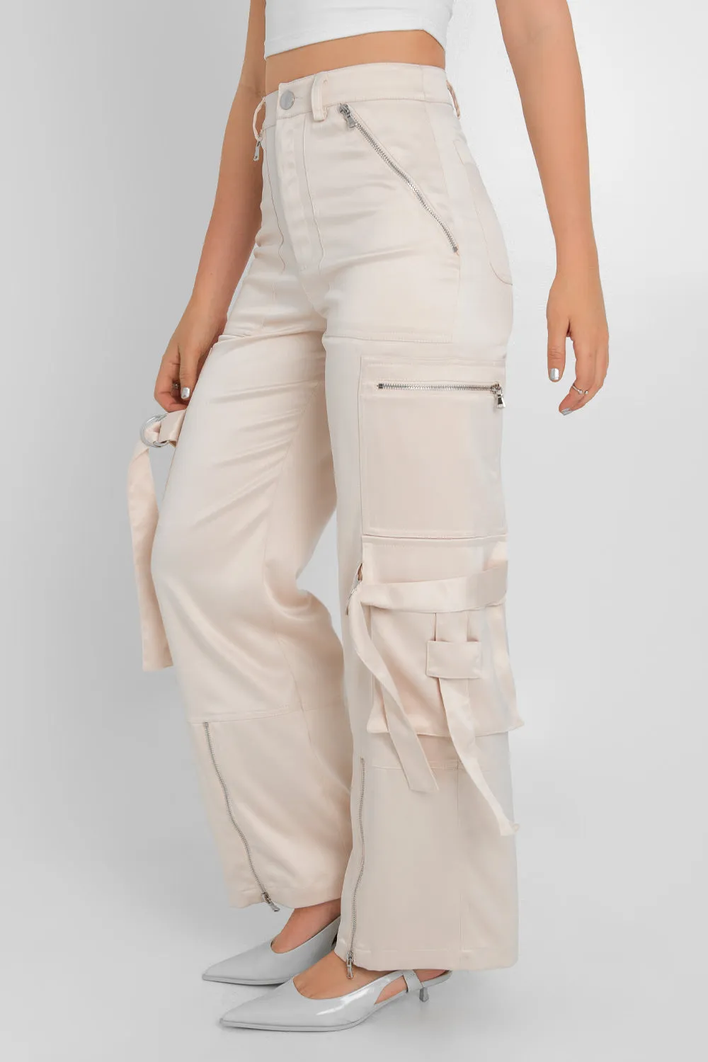 Pantalón cargo satinado fit wide leg