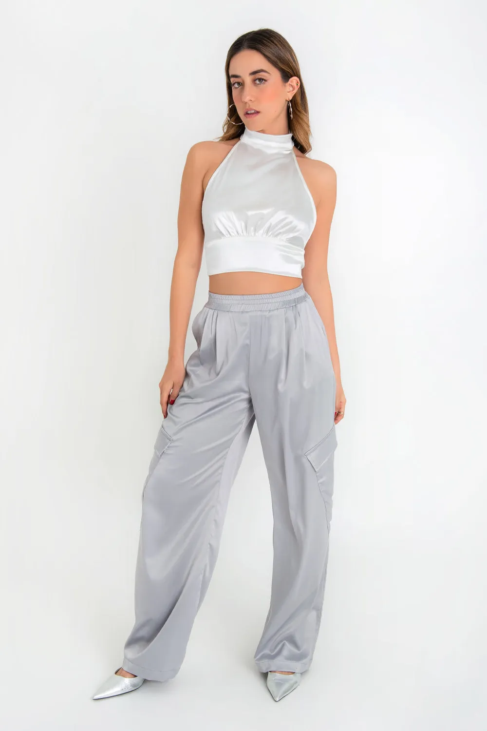 Pantalón cargo wide leg fit satinado