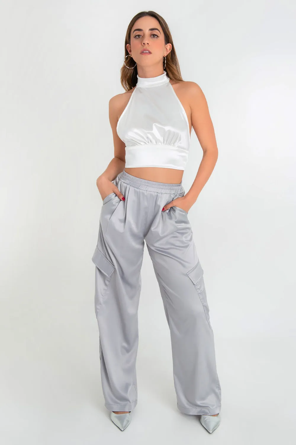 Pantalón cargo wide leg fit satinado