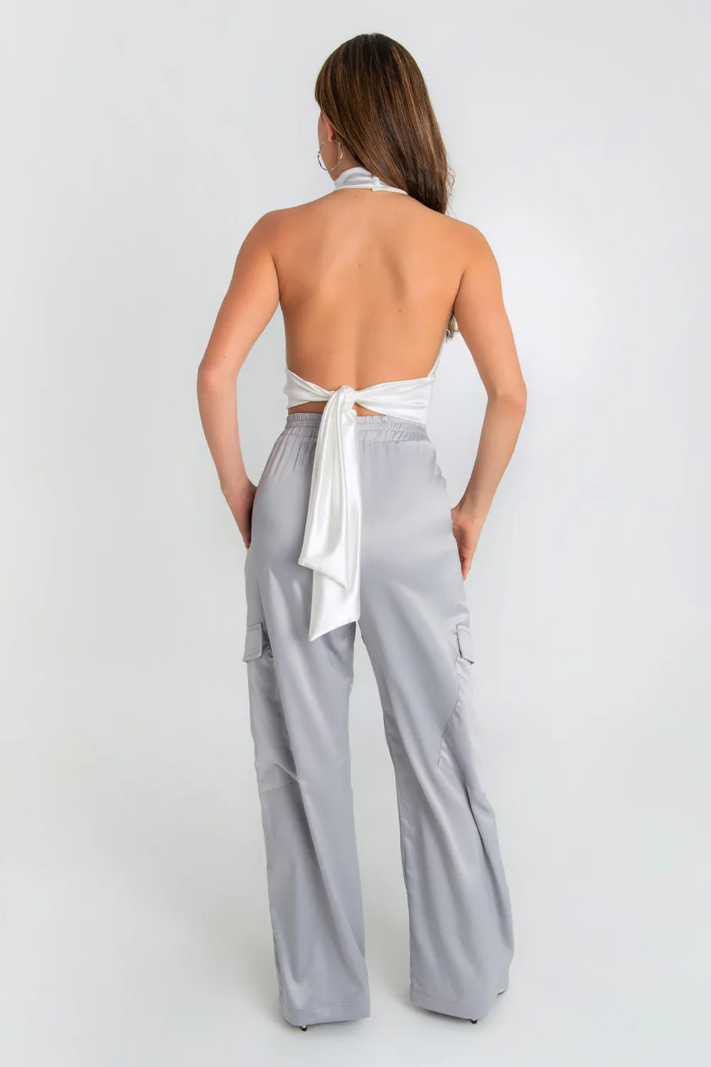 Pantalón cargo wide leg fit satinado