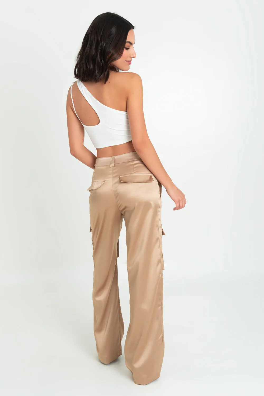 Pantalón satinado cargo de wide leg fit